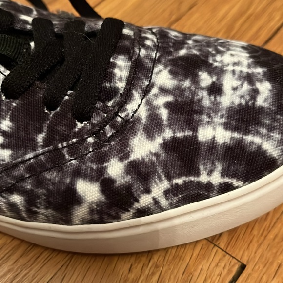 Nike Tie-dye Sneakers - Picture 5 of 5